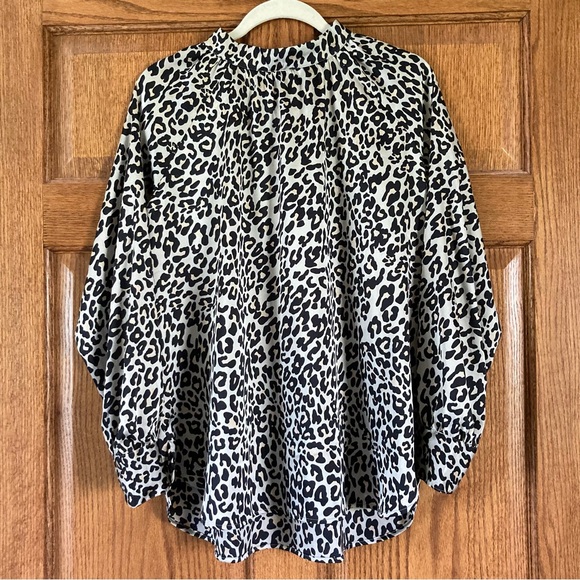 5/$15 Nice LOFT Petite Light Tan & Black Animal Print LS Top LP - Picture 2 of 9